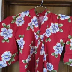 婦人用花柄の赤い浴衣