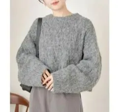 グレー ボリュームスリーブ クロップドニット