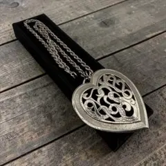 大ぶり　ハート　ペンダント　シルバートーンヴィンテージ　レトロ　ネックレス