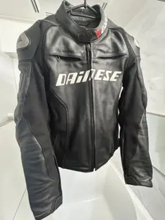 DAINESE ブラックレザーライディングジャケットサイズ46のサムネイル