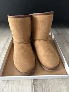 リボン付きキャメルムートンブーツ