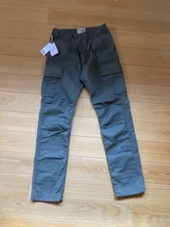 新品　カーゴパンツ カーキ Sサイズ
