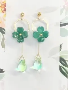 827/四つ葉のクローバー/チェコビーズ/ピアス(イヤリング変更可)