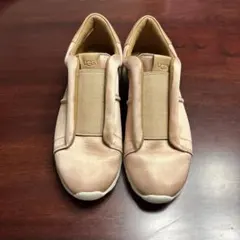 美品　UGG フェリーススニーカー　厚底　22センチ　ピンクのサムネイル