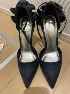 ASOS(エイソス)ネイビー フリル付き ハイヒール⭐︎お値下げしました⭐︎のサムネイル
