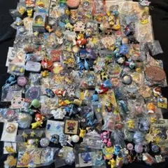 ポケモン　缶バッジ　ラバスト　アクスタ　キーホルダー等　約220点大量まとめ売り