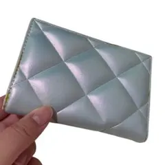 チャールズアンドキース　キルティング　シルバー　レザー　二つ折り財布