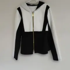 フード付き黒白ジャケット