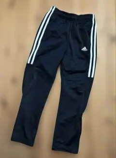 adidas トレーニングパンツ130cm