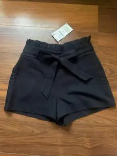 新品　ZARA ショートパンツ　黒