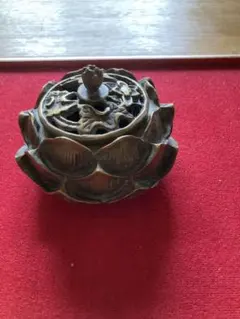 蓮の花をモチーフにした金属製（銅・真鍮）蓋付き香炉（乾隆御製）刻印