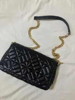 GORGE 高見え キルティングショルダーバッグ　ブラック　ゴールドチェーン