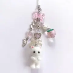 33. いちごみるくねこ ビーズストラップ