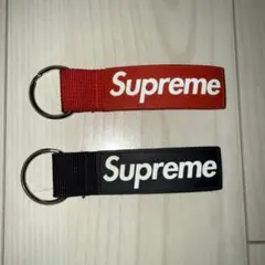 Supreme キーホルダー　レッド　ブラック　セットのサムネイル