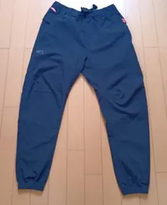 アディダス　ジョガーパンツ　スポーツに♪　グレーがかった黒