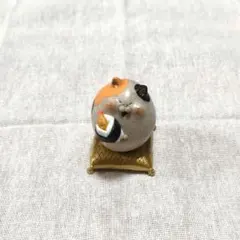 ふくふくまんまるねこさん 〜おにぎりほおばりの巻〜　　三毛猫さん