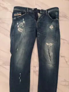 ダメージ加工ダークブルースリムフィットデニム