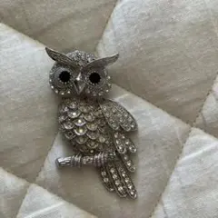 フクロウ　ブローチ