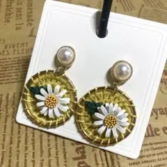 花モチーフ イエロー ピアス