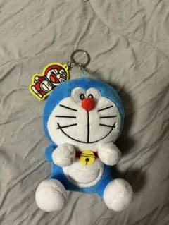 ドラえもん　刺繍チャーム付きマスコットキーリング ぬいぐるみ　おすわり