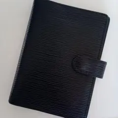 ルイ・ヴィトン　黒いレザーリング式手帳カバー
