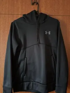 Under Armour ブラック フード付きパーカー