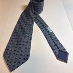 エルメス HERMES シルバーネイビー Hのロゴ柄 シルクネクタイ - メルカリ