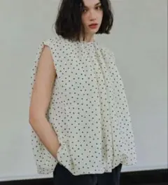 新品未使用タグ付き♡cle blatt エンブロイダリーペプラムトップス
