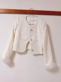 ホワイト ノーカラージャケットとスカートセット