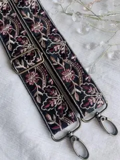★ラスト1★スマホショルダー　ショルダーストラップ　【インド刺繍リボン】ブラック