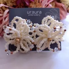 【ピアスorイヤリング】花びらペタルフラワー スワロフスキークリスタル エクリュ