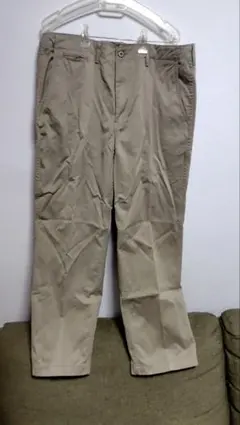 GU チノパン　新品未使用　カーキ　W95cm