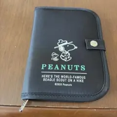PEANUTS スヌーピーカード入れ