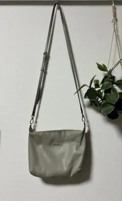 FURLA グレー ショルダーバッグ