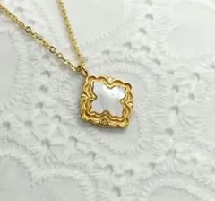 アンティークデザインのシェルネックレス 18kメッキ チタン 天然 ペンダント