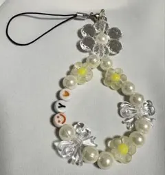 ハンドメイド ビーズキーホルダー お花モチーフ 黄色① イニシャルy