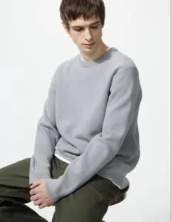 【美品】ユニクロ　グレー クルーネック ニット