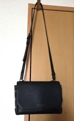 CHARLES & KEITH ブラック ショルダーバッグのサムネイル