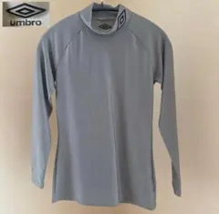 Umbro(アンブロ)メンズS(T165cm)ハイネック長袖シャツ グレーのサムネイル