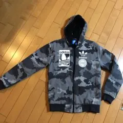 アディダス　パーカー