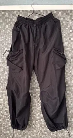 ブラックカーゴパンツ ジッパーポケット付き