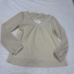axes femme・ベージュのレース付き長袖トップス・Ｍ