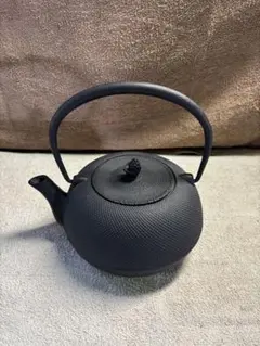 岩鋳】鉄瓶 南部鉄器 アラレ模様 伝統工芸品 鋳鉄製 - メルカリ