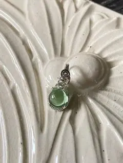 ハンドメイドペンダントトップ⭐︎シンセティックサファイア　メロングリーン