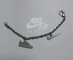美品　Nike スニーカー型キーホルダー　チャーム　ブレスレットのサムネイル