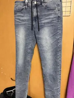 ライトブルースキニージーンズ