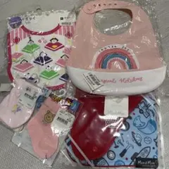 未使用☆お食事エプロン　スタイ　靴下　ミトン　おまとめ