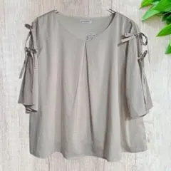 【新品】a.v.v standard ベージュVネックリボンスリーブブラウス S