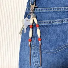 J018【ビーズキーホルダー・白×赤】アメリカン キーホルダー アメカジ