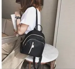 男女兼用 軽量ナイロンリュック 黒 大容量 撥水 多収納 シンプル 通学 通勤
